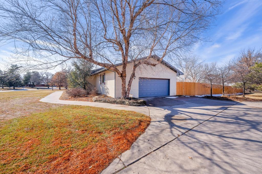 For Sale: 33  Crestway Dr., Wellington KS