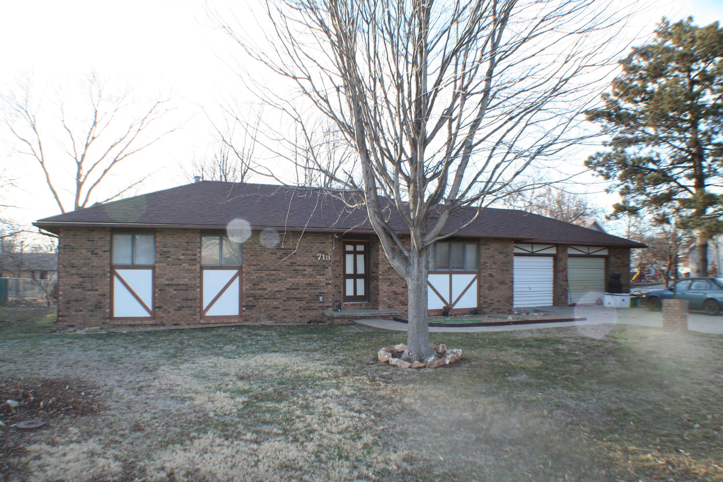 Photo of 715 S Taylor St in Douglass, KS