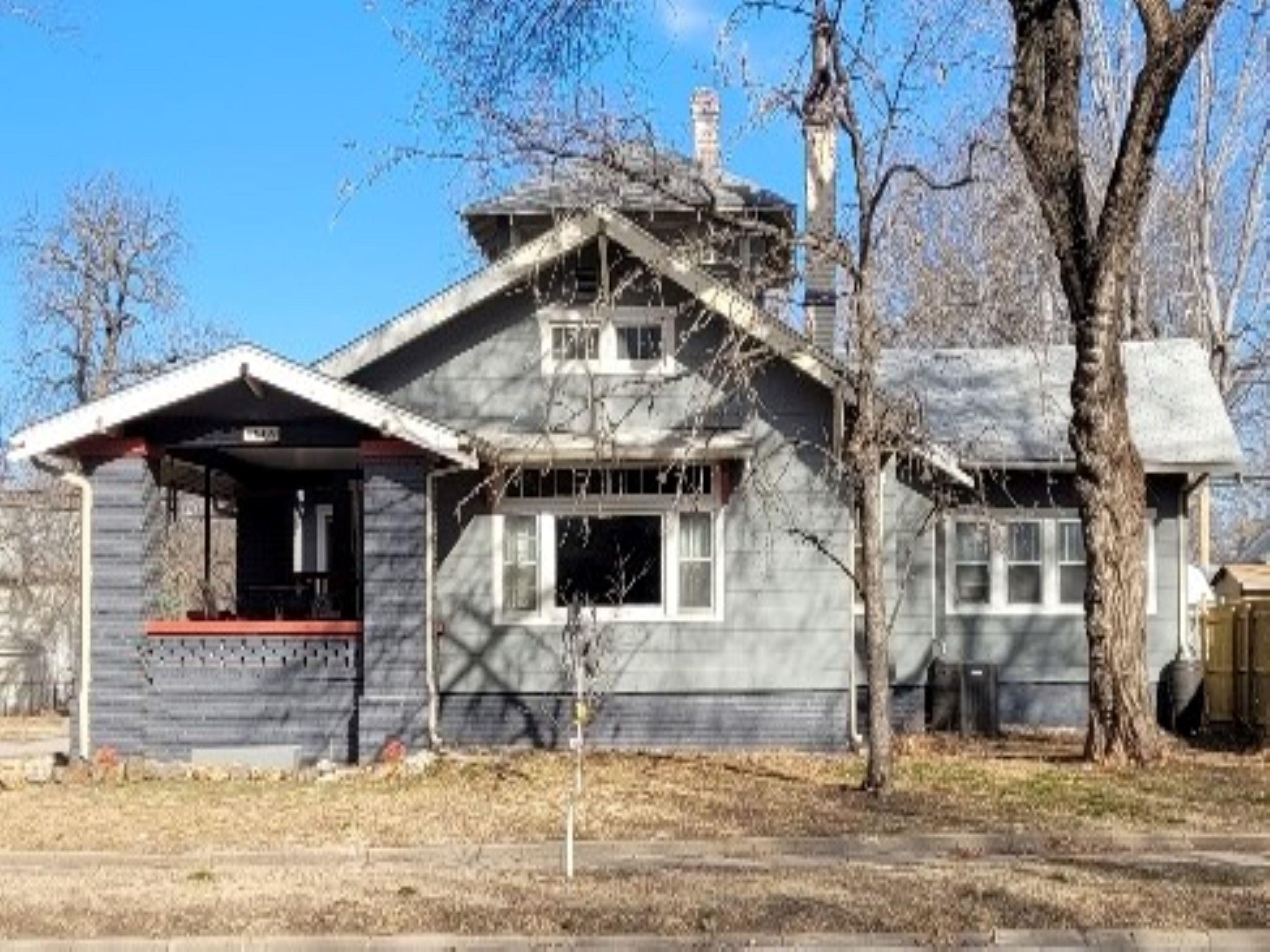 Photo of 802 E 9th Ave in Winfield, KS