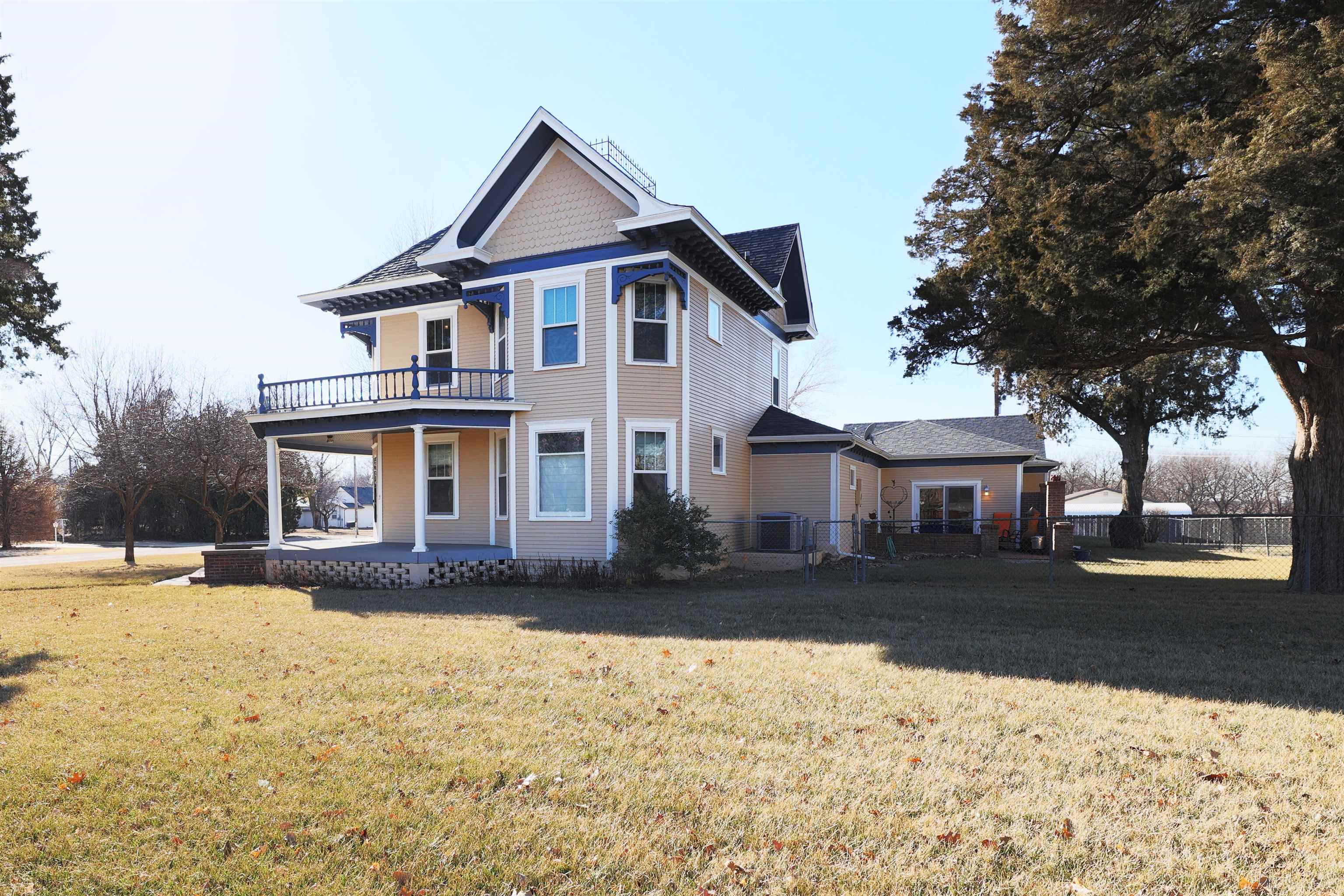 Photo of 102 S Highland St in Conway Springs, KS