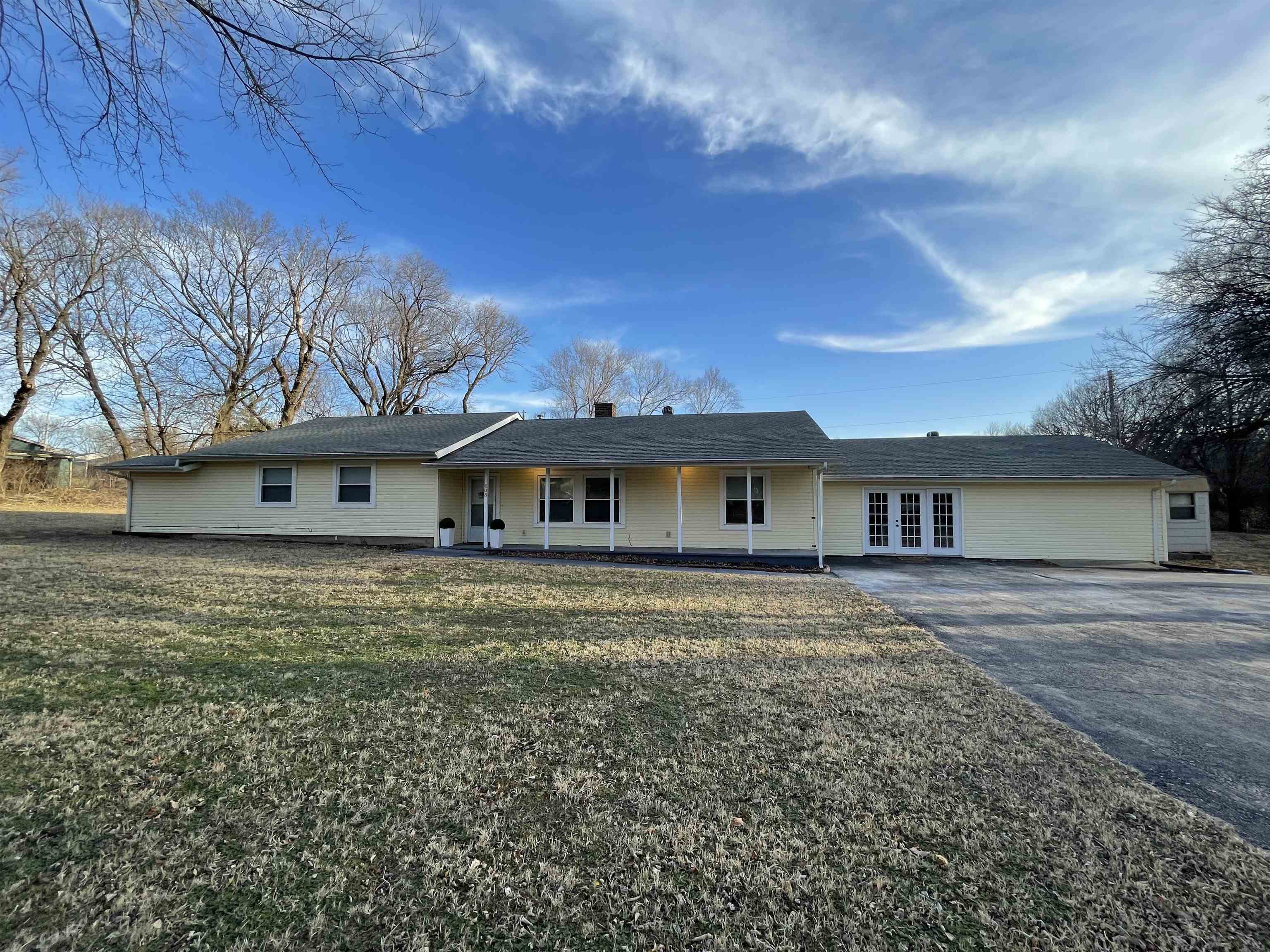 Photo of 603 W Lincoln St in Derby, KS