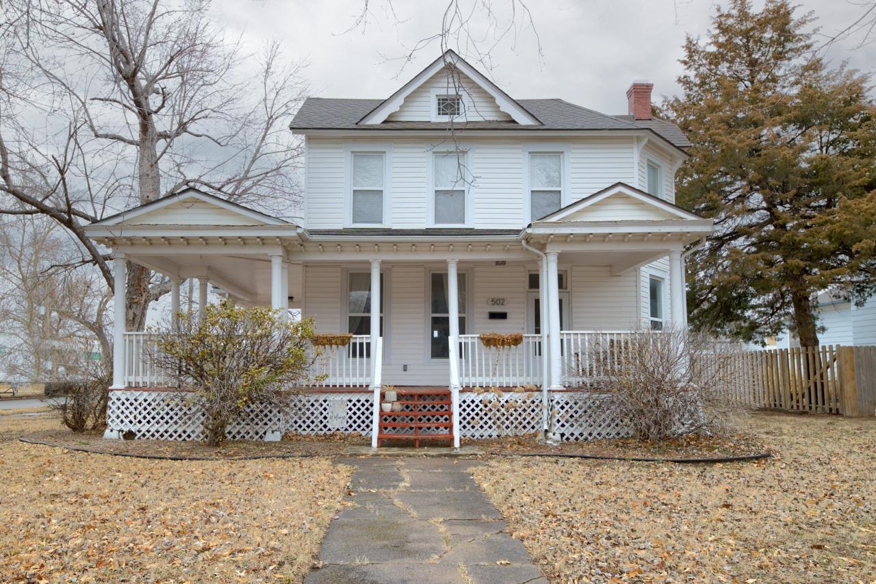 Photo of 502 E 10th Ave in Winfield, KS