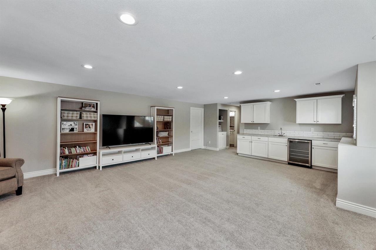 For Sale: 1220 S Fawnwood St, Wichita KS