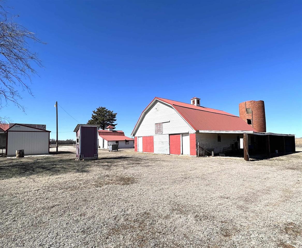 For Sale: 726 NW 100 Ave, Attica KS