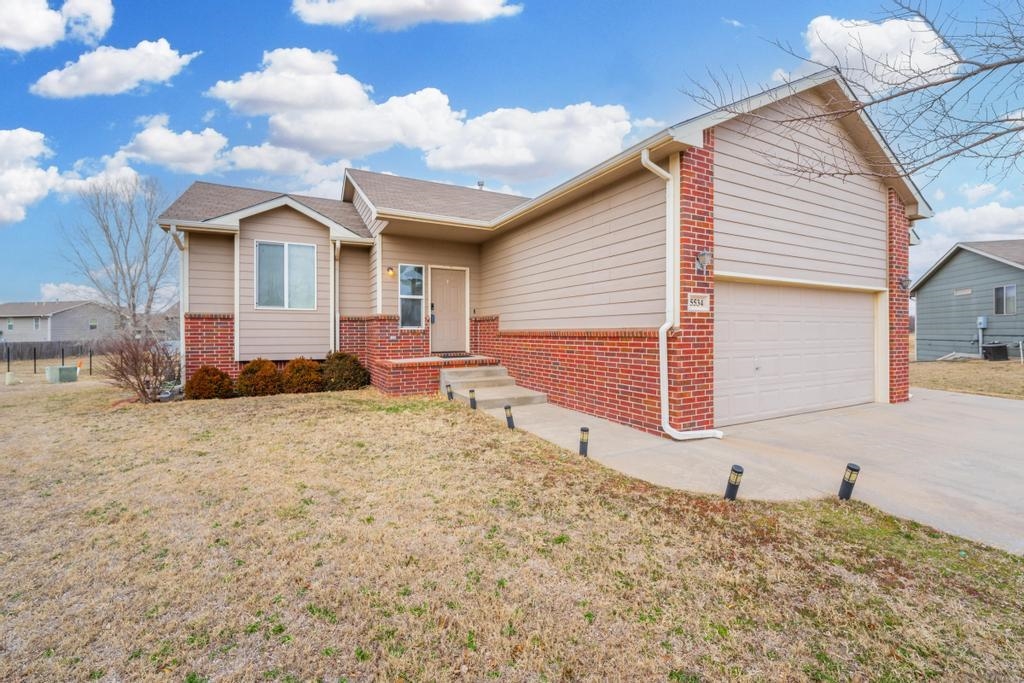 For Sale: 5534 S Meadowview Ct, Wichita KS