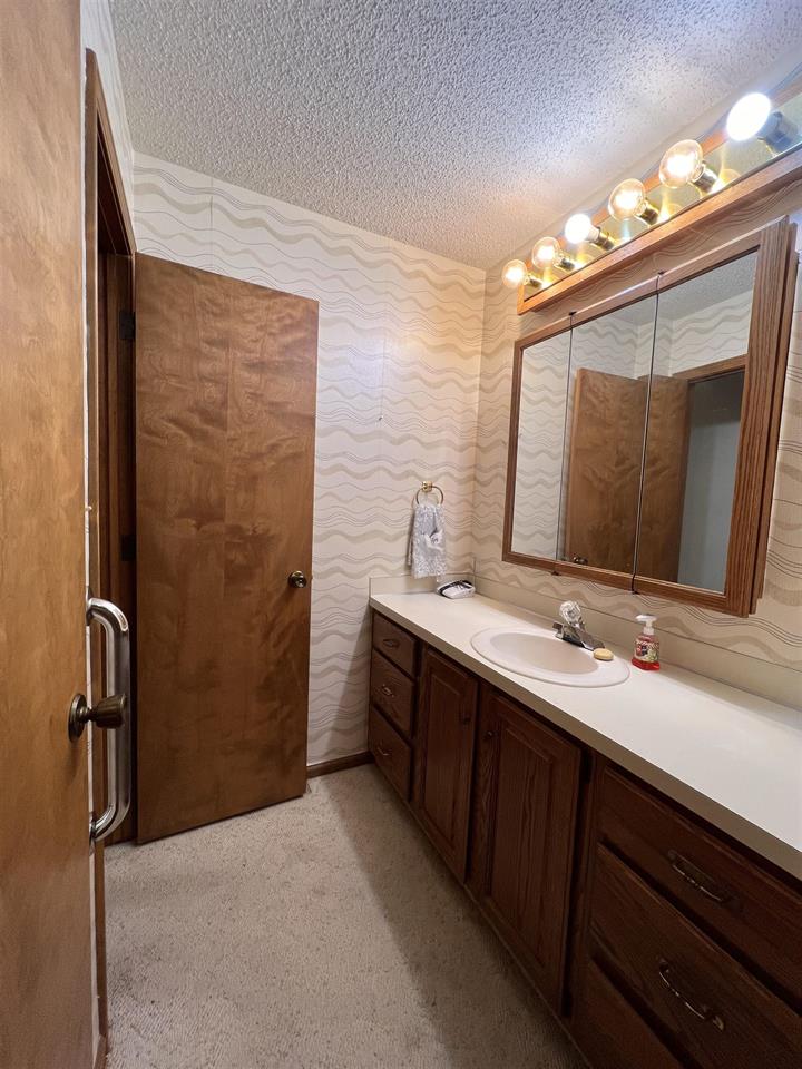 For Sale: 1041  Fairway Dr, Eureka KS