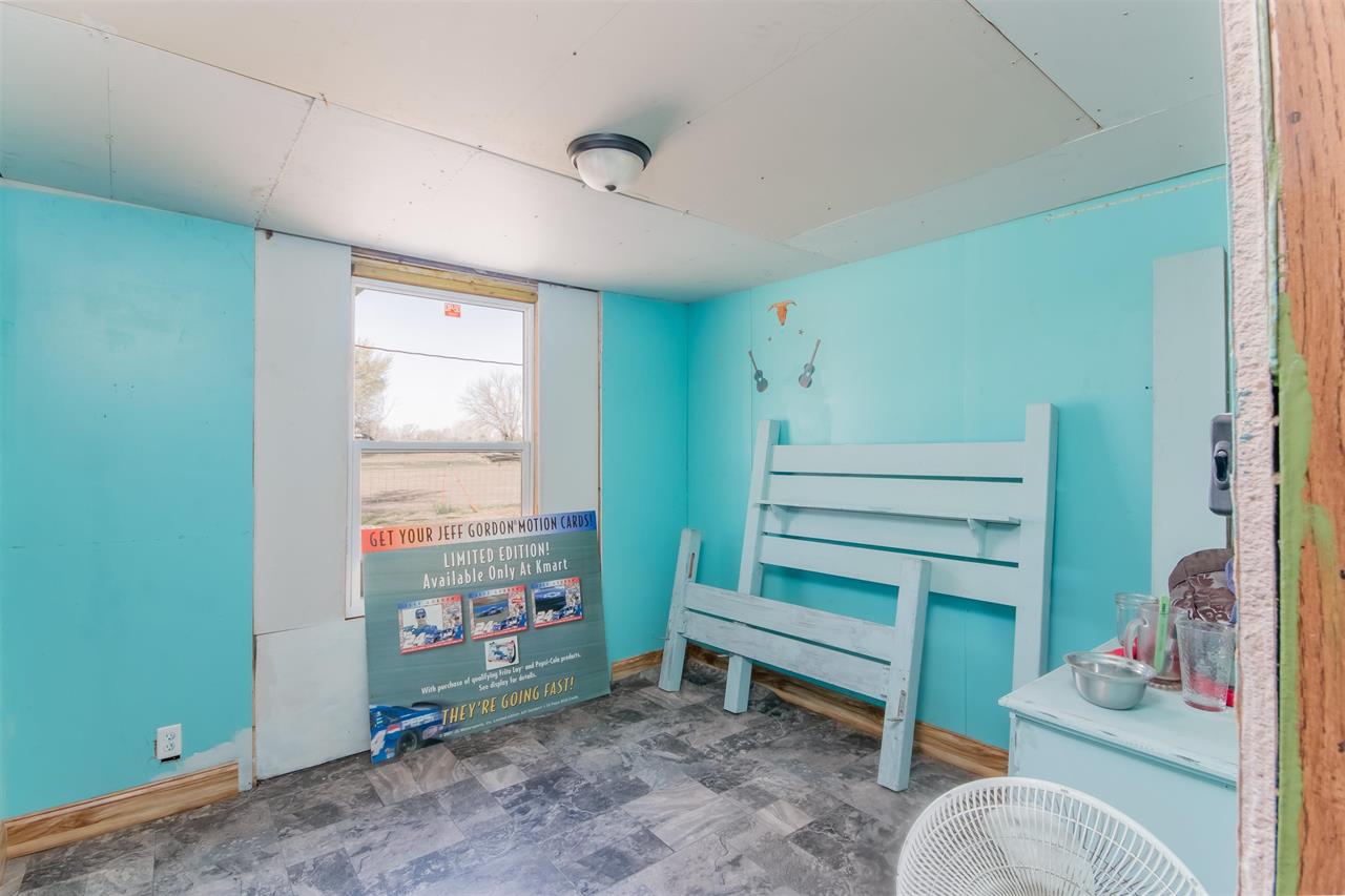 For Sale: 3008 E Vine St, Parkerfield KS