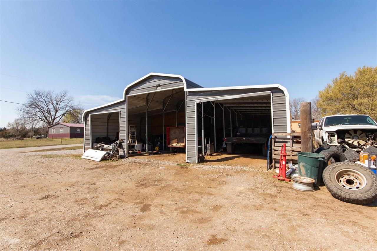 For Sale: 3008 E Vine St, Parkerfield KS