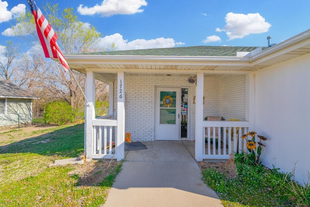 For Sale: 1726  Chicago Ave, Winfield KS