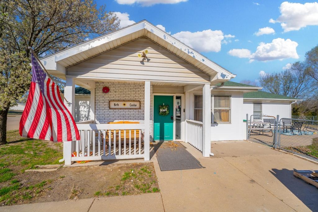 For Sale: 1726  Chicago Ave, Winfield KS