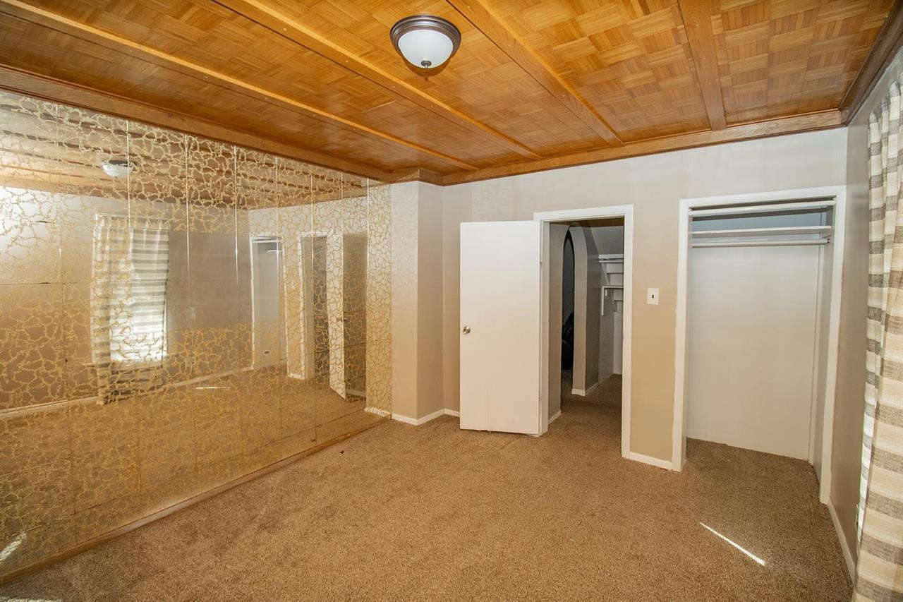 For Sale: 118 S MAIN ST, Newton KS