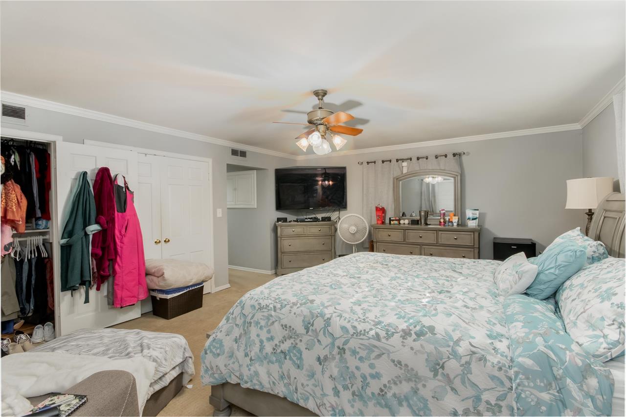 For Sale: 1172 N Pinecrest Ave, Wichita KS