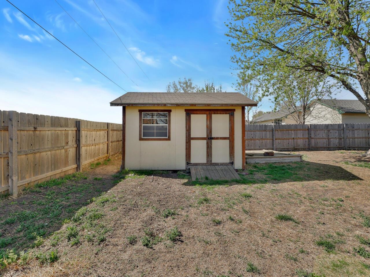For Sale: 208 N Heather Ln, Maize KS
