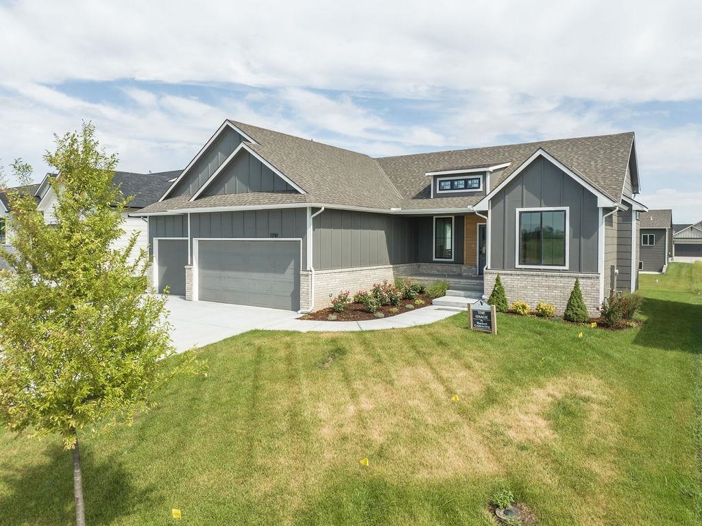 1250 W Ravendale Ln