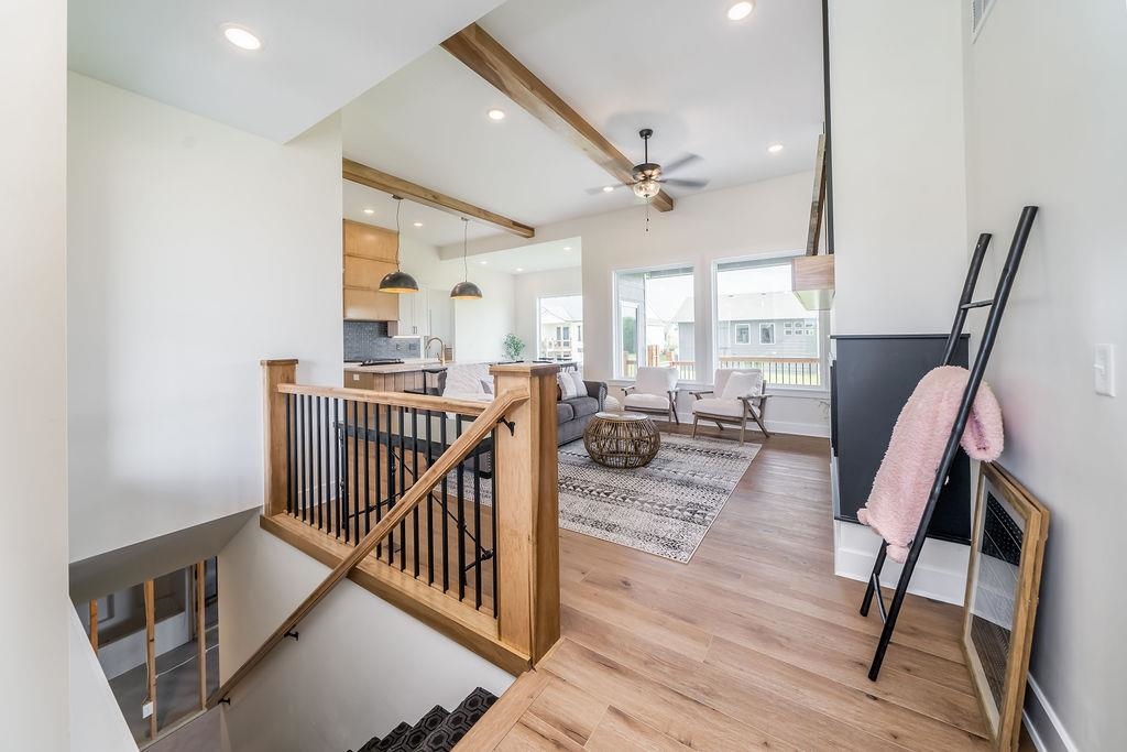 1250 W Ravendale Ln