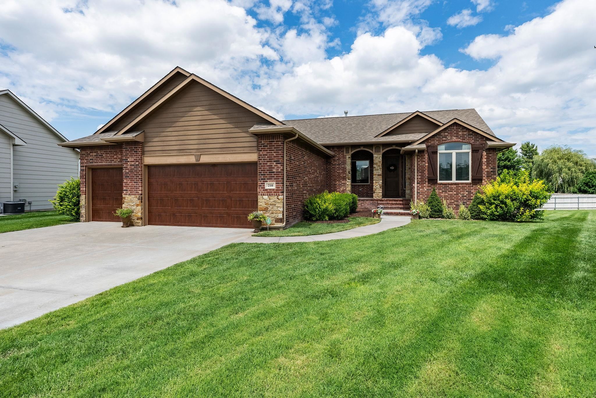 210 S Crocker Ct