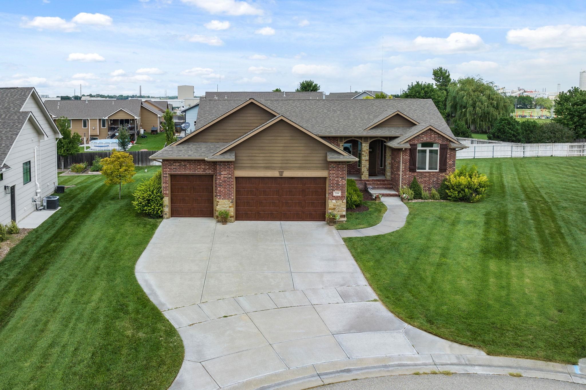 210 S Crocker Ct