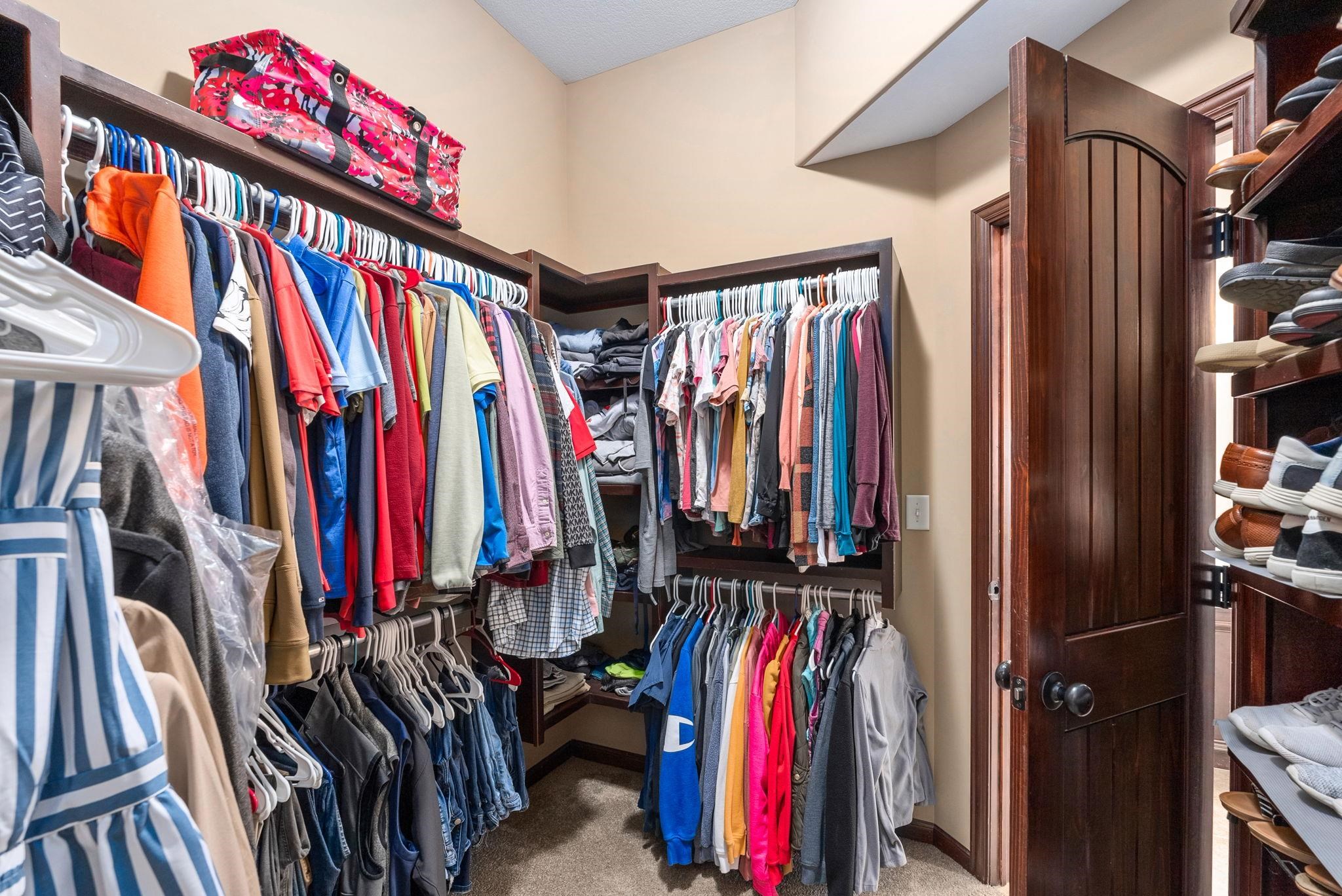 210 S Crocker Ct