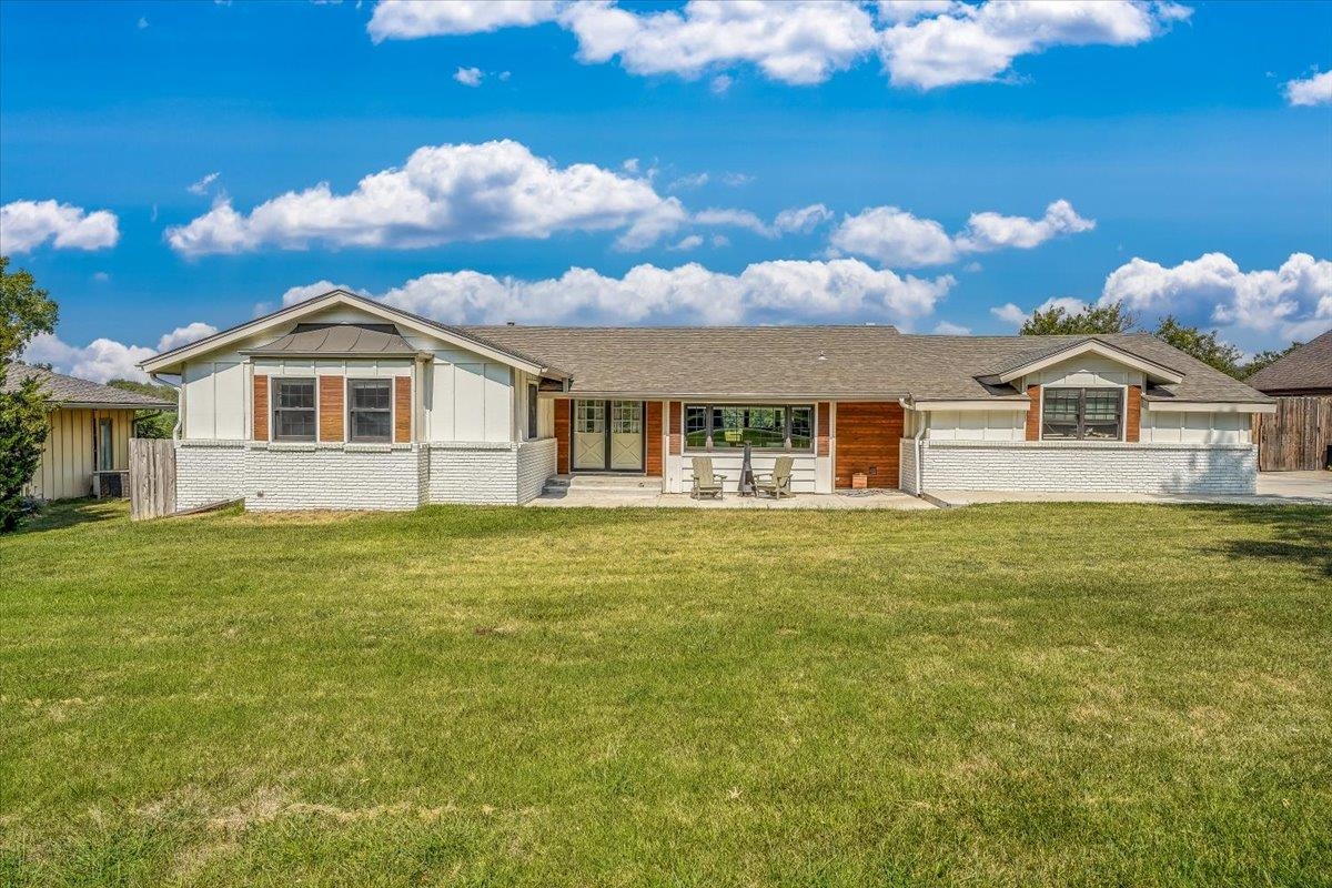 16 S Lakeview Dr, Goddard, KS 67052