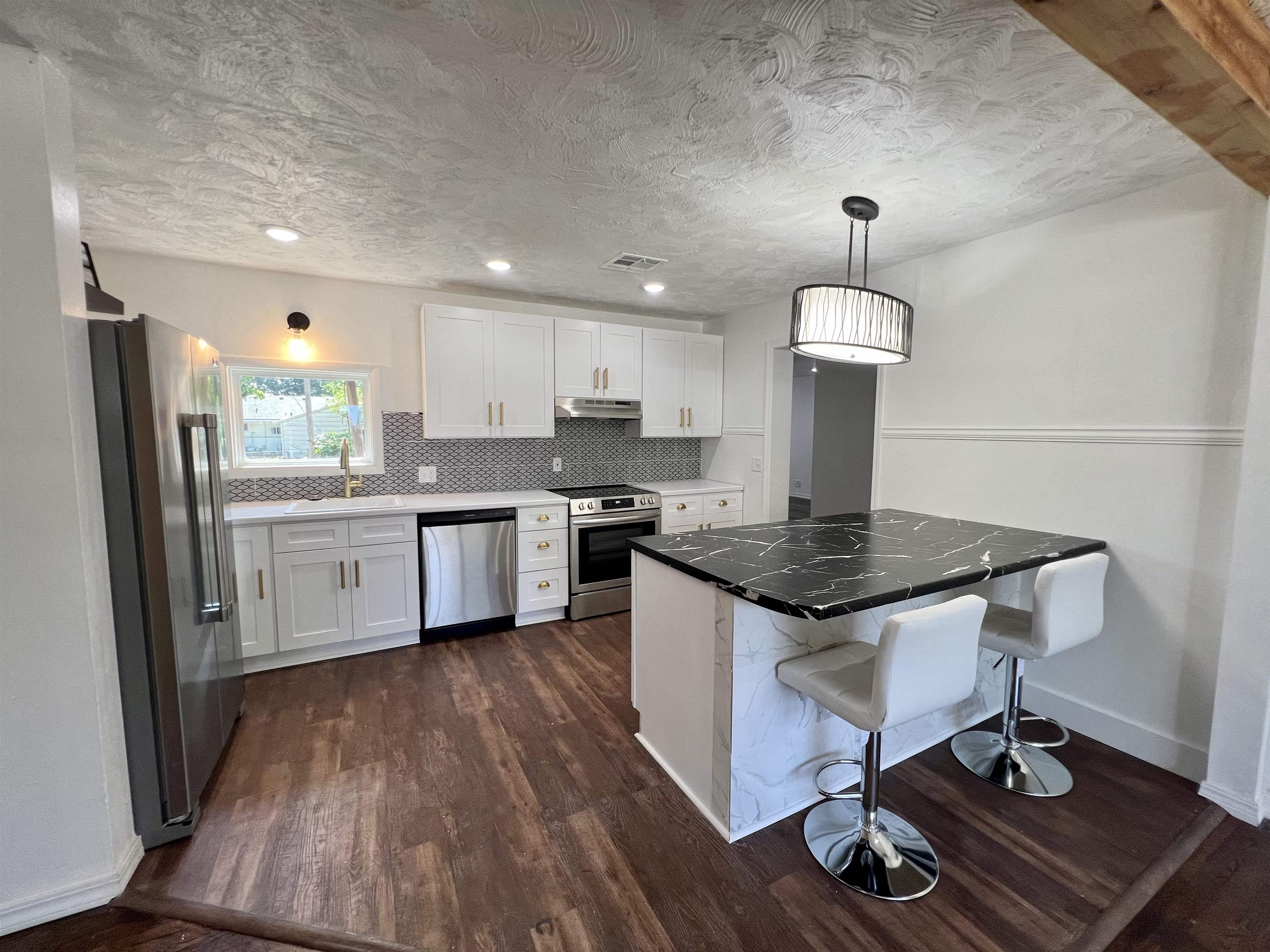 347 Random Rd