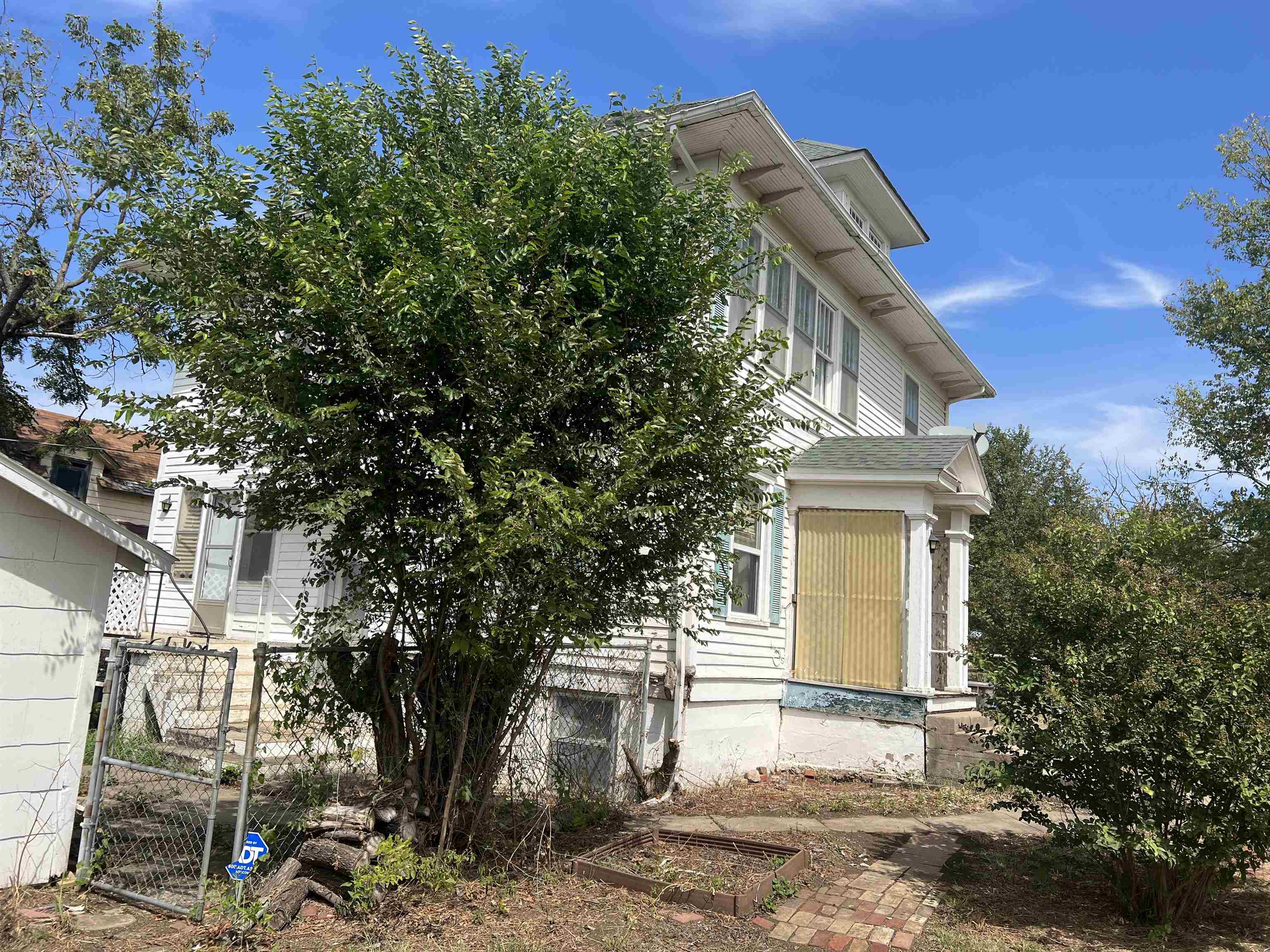 1001 Cedar