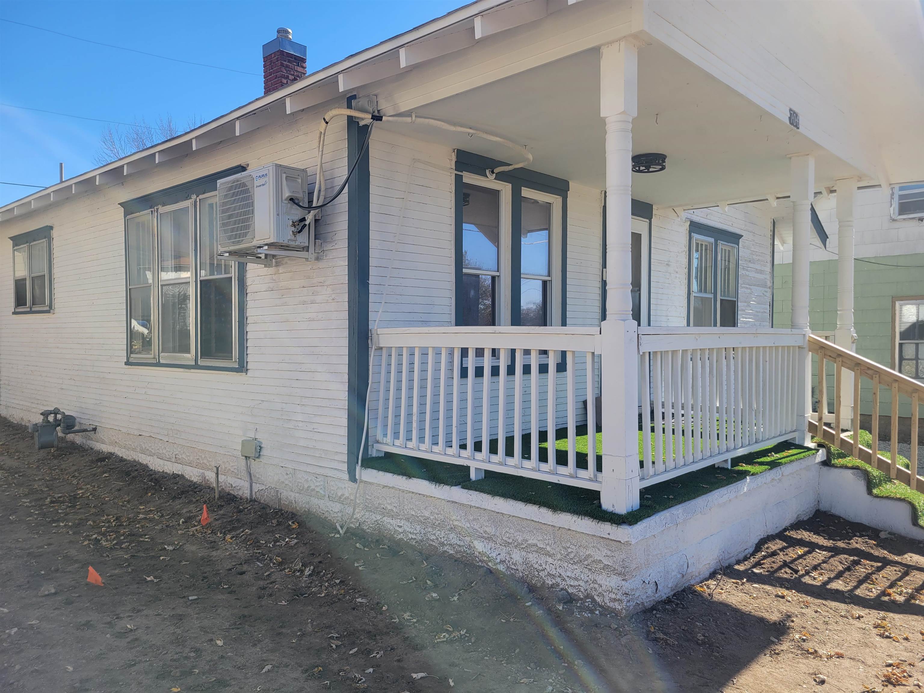 706 S 1st
