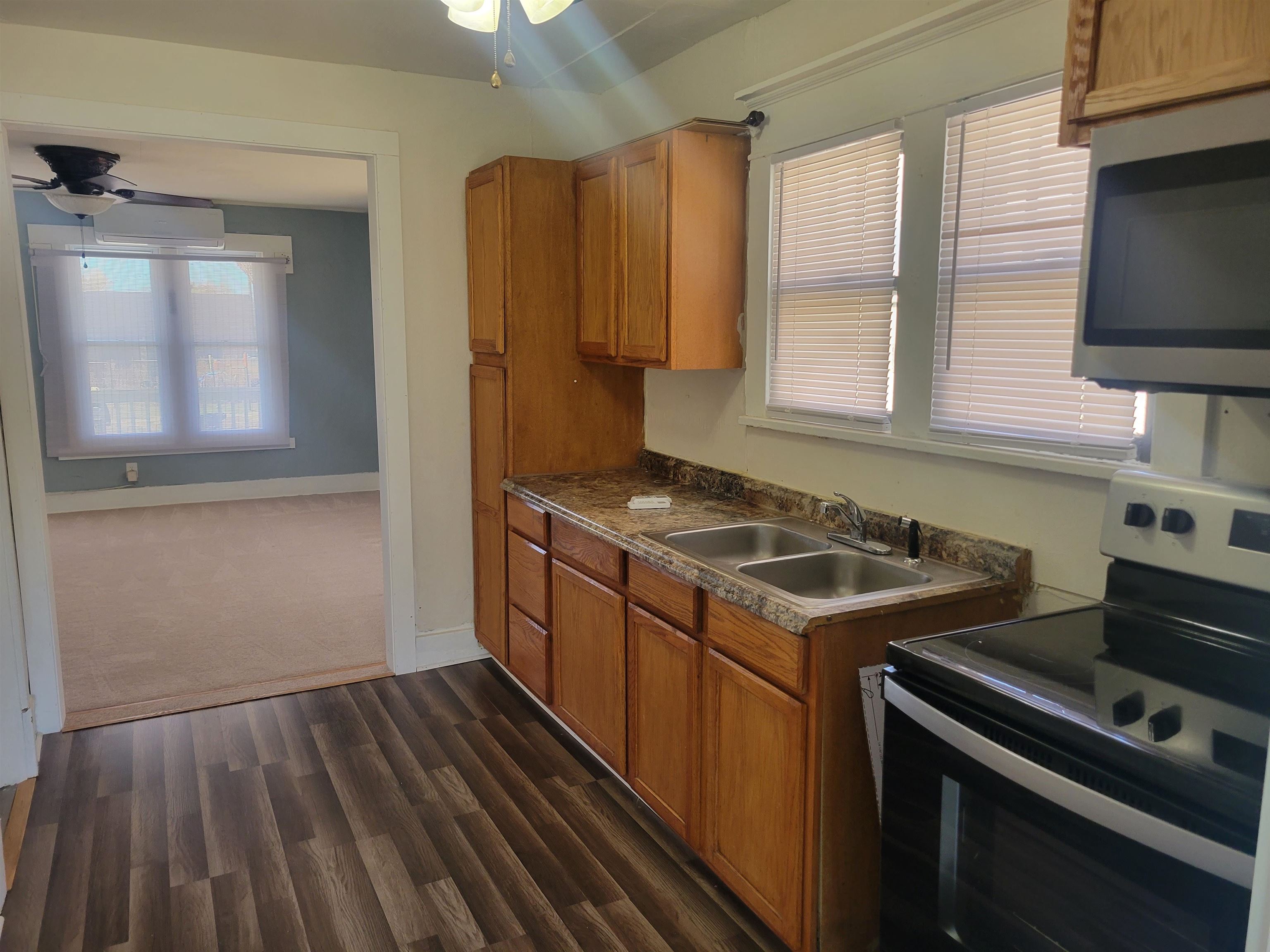 706 S 1st