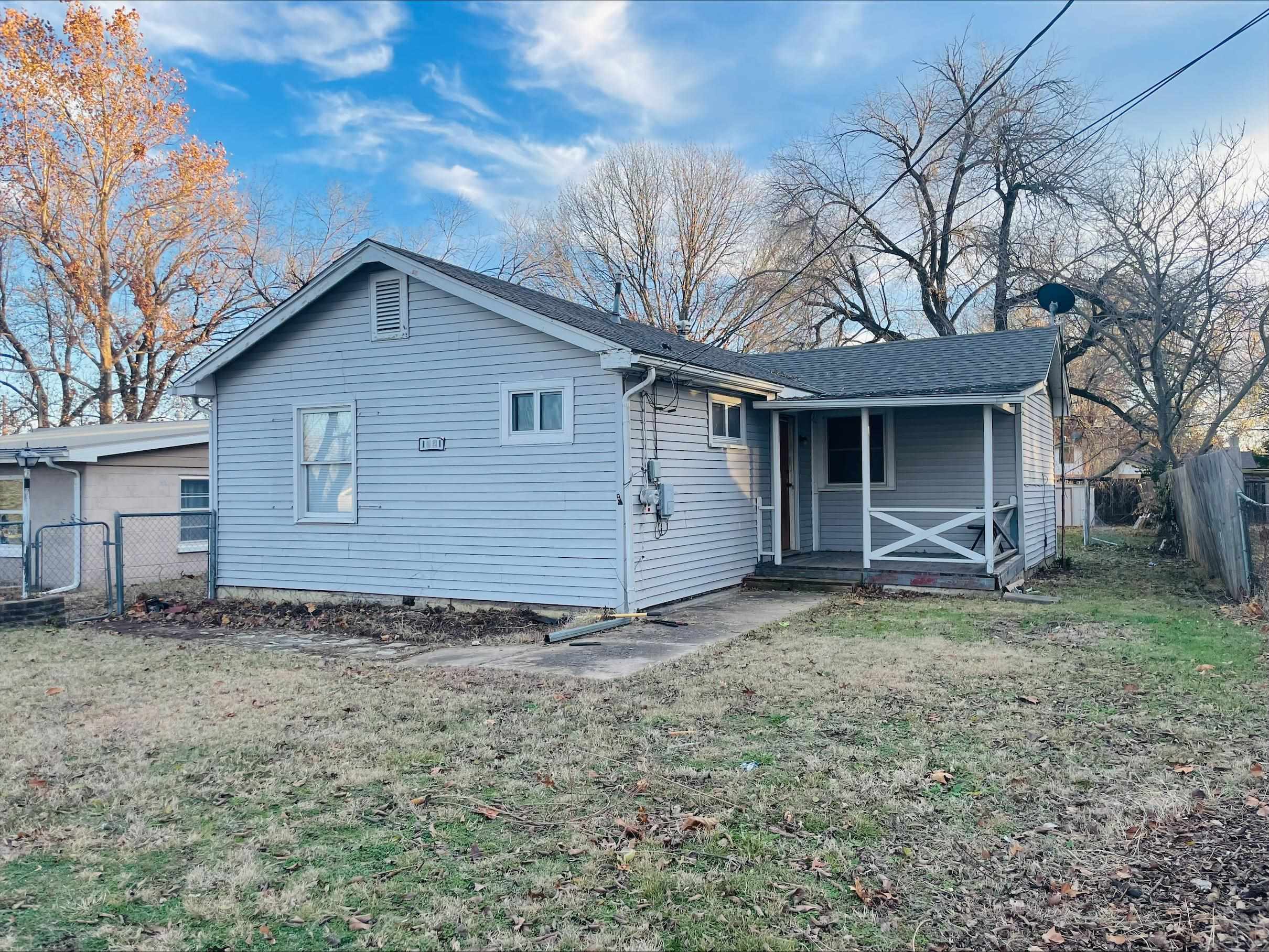 1921 Central Ave, Winfield, KS 67156