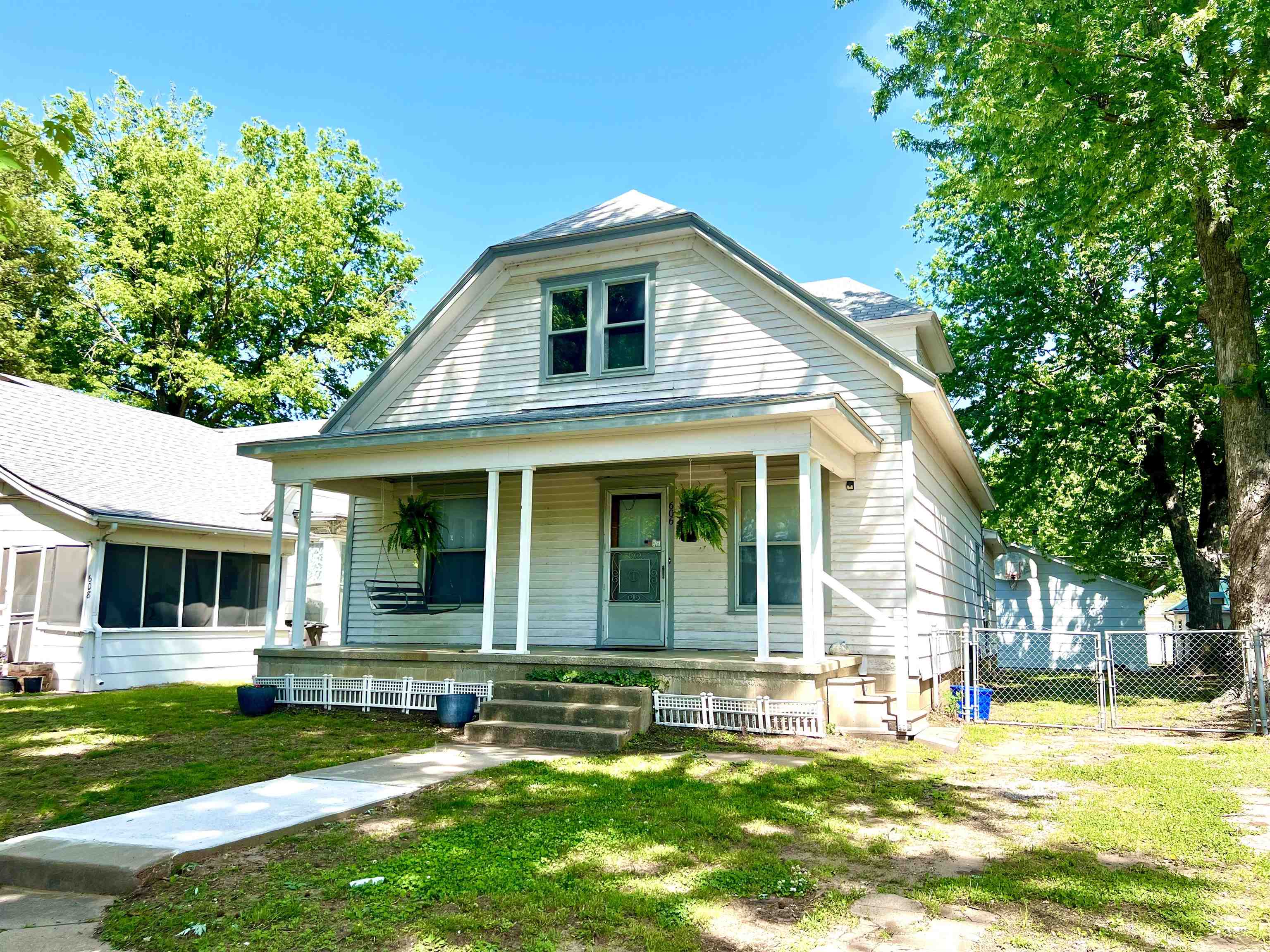 606 N B Street