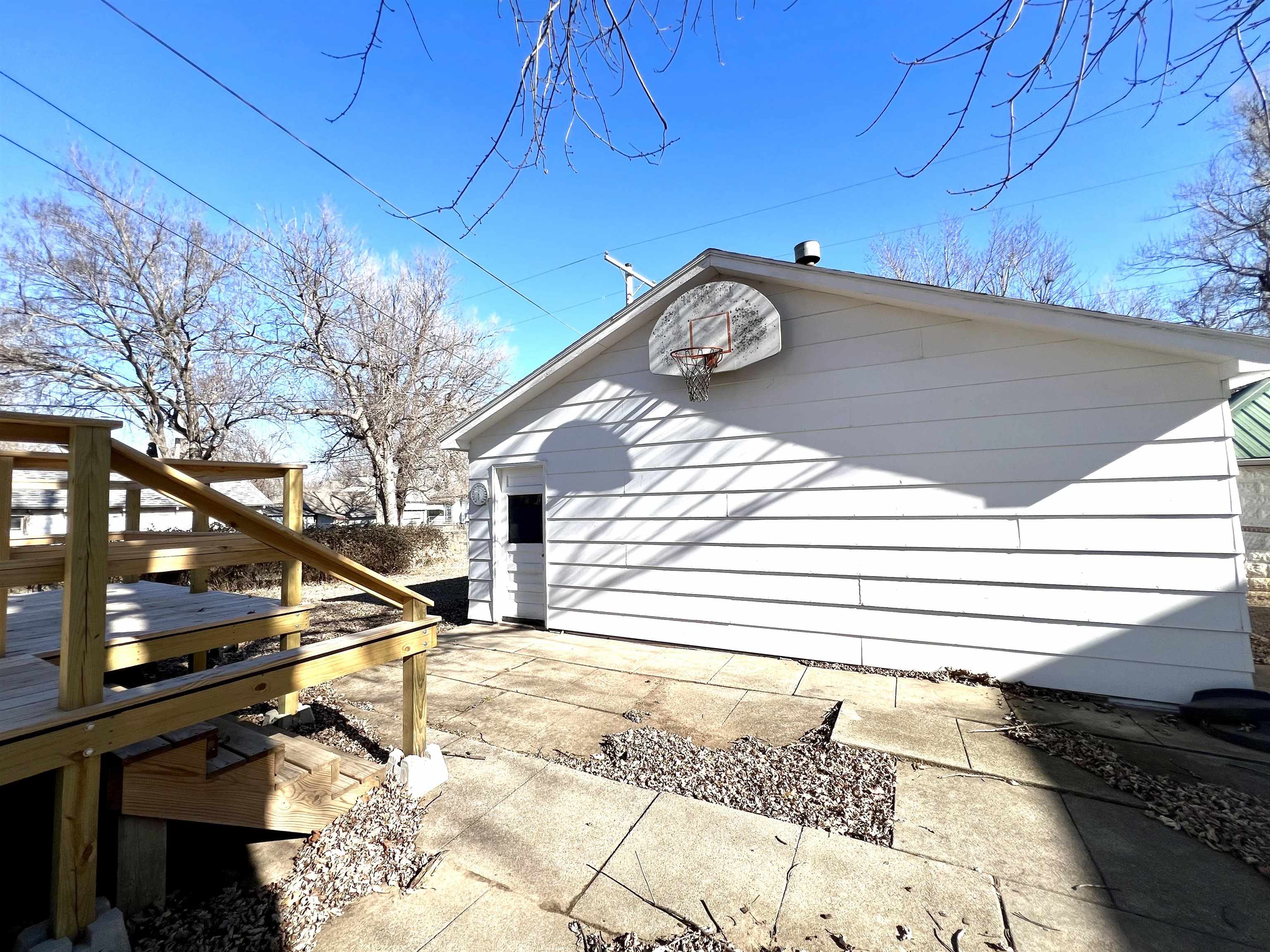 606 N B Street