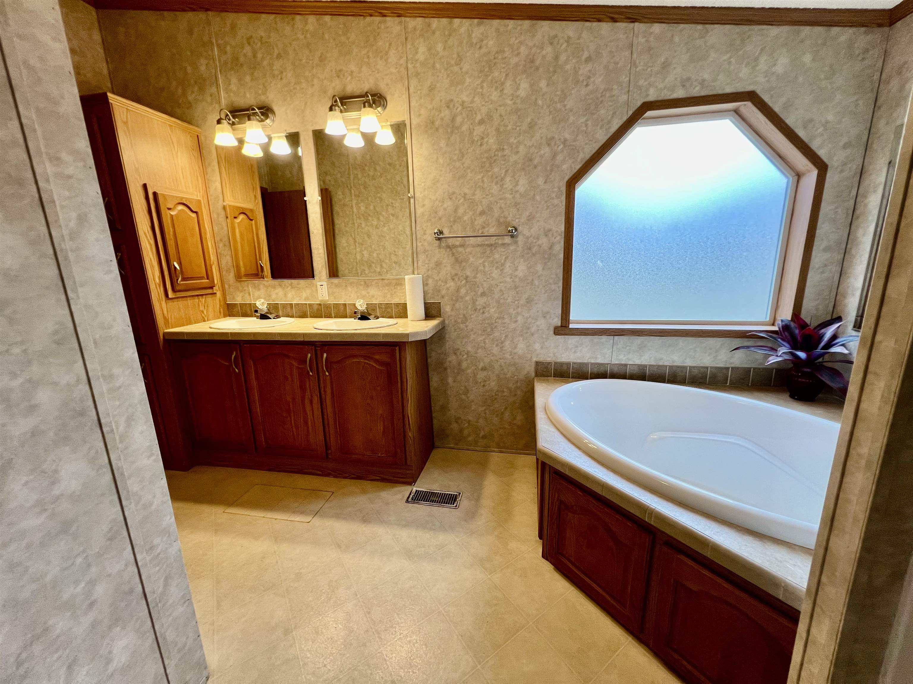 618 W Cedar