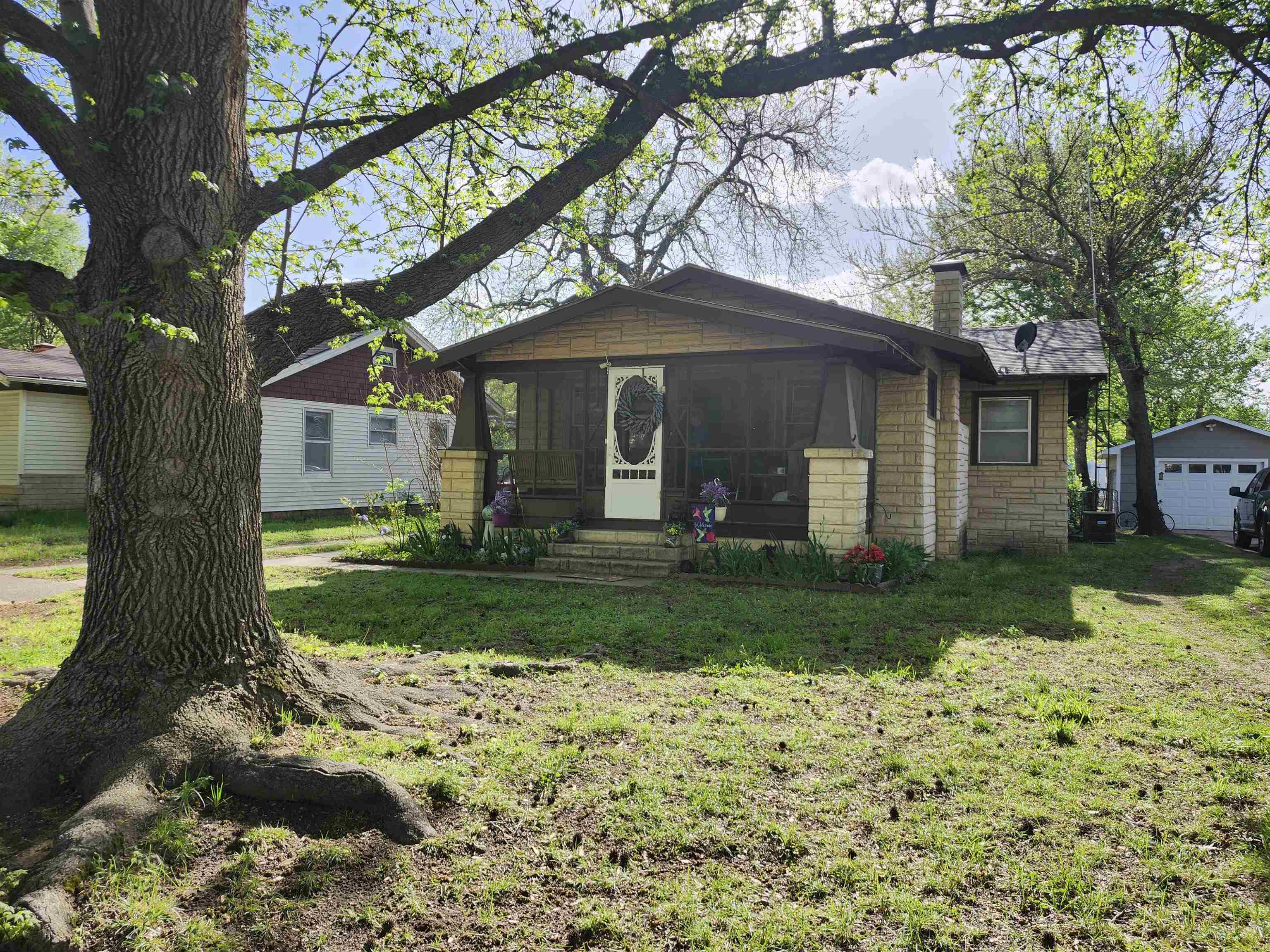 1323 N 2nd