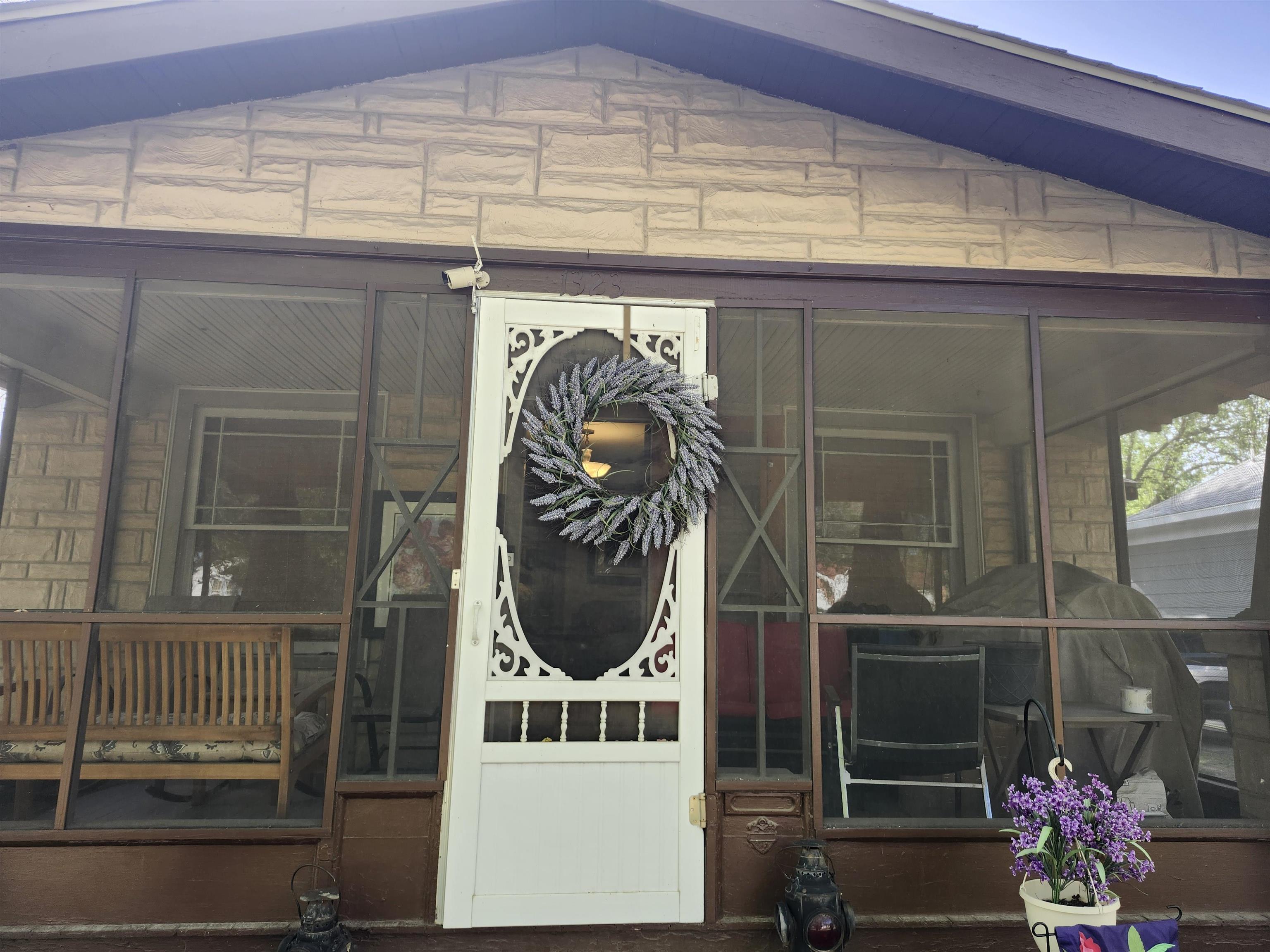 1323 N 2nd