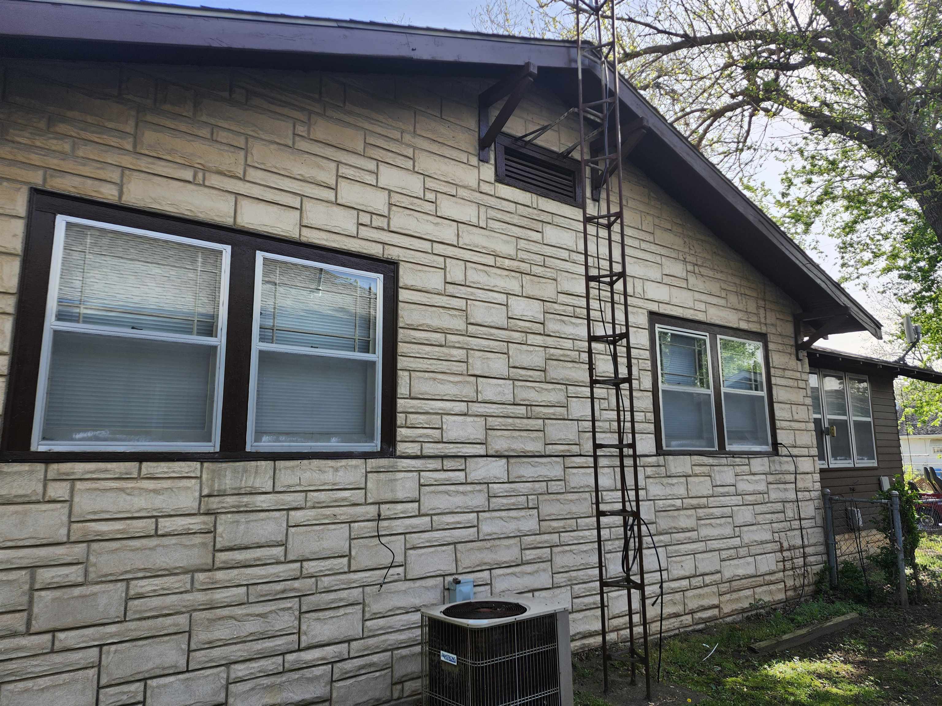 1323 N 2nd