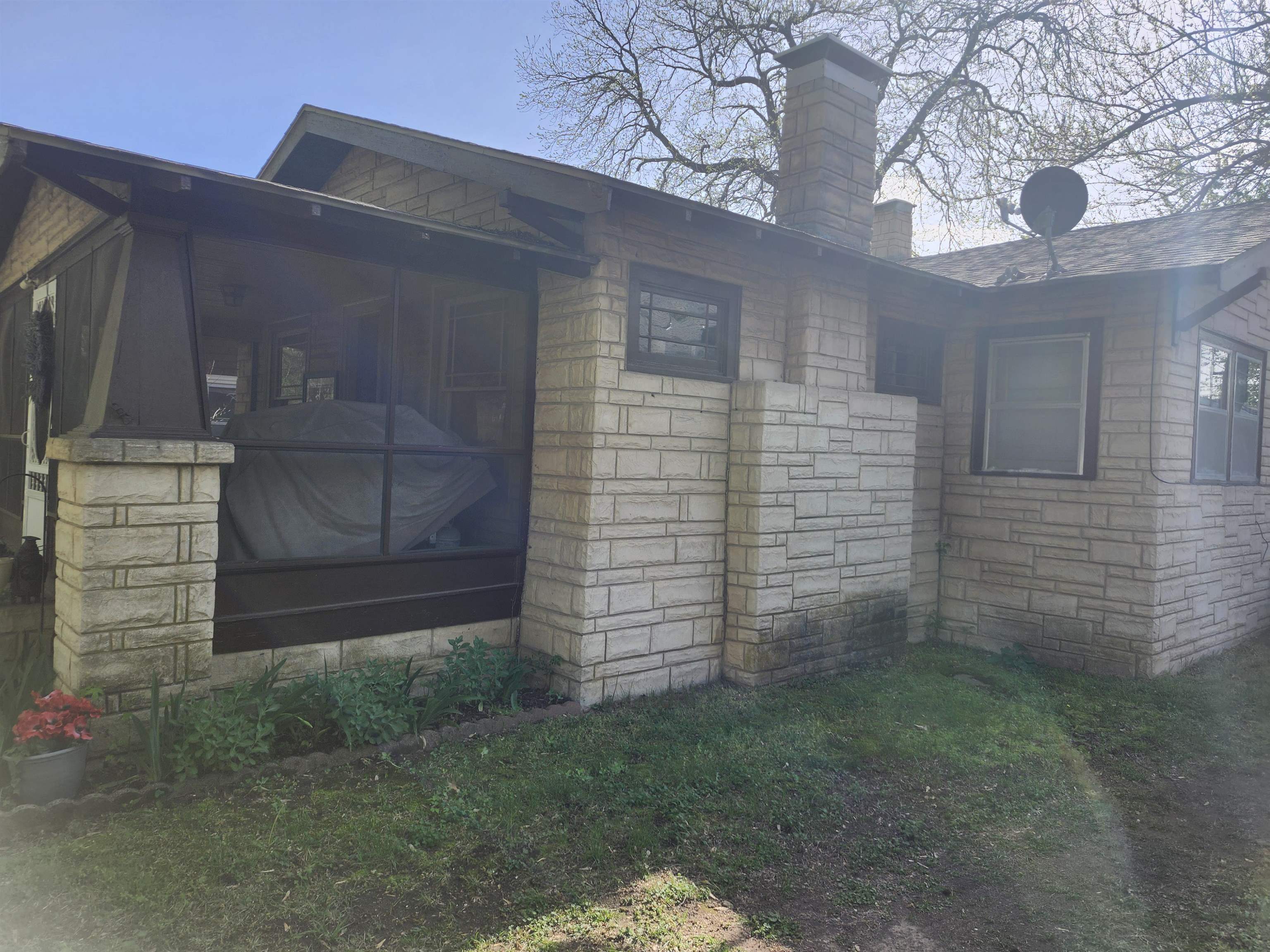 1323 N 2nd