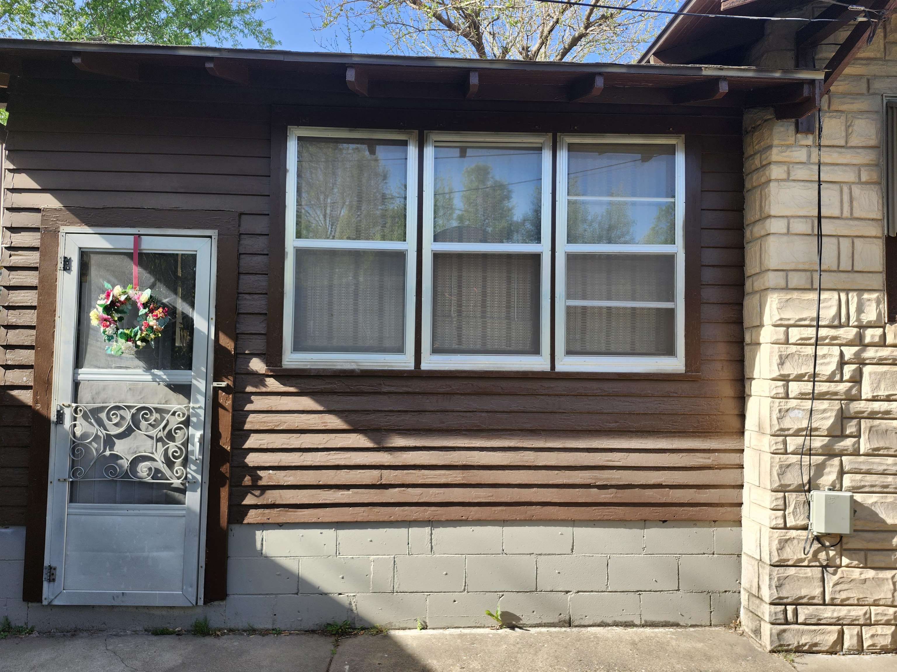 1323 N 2nd