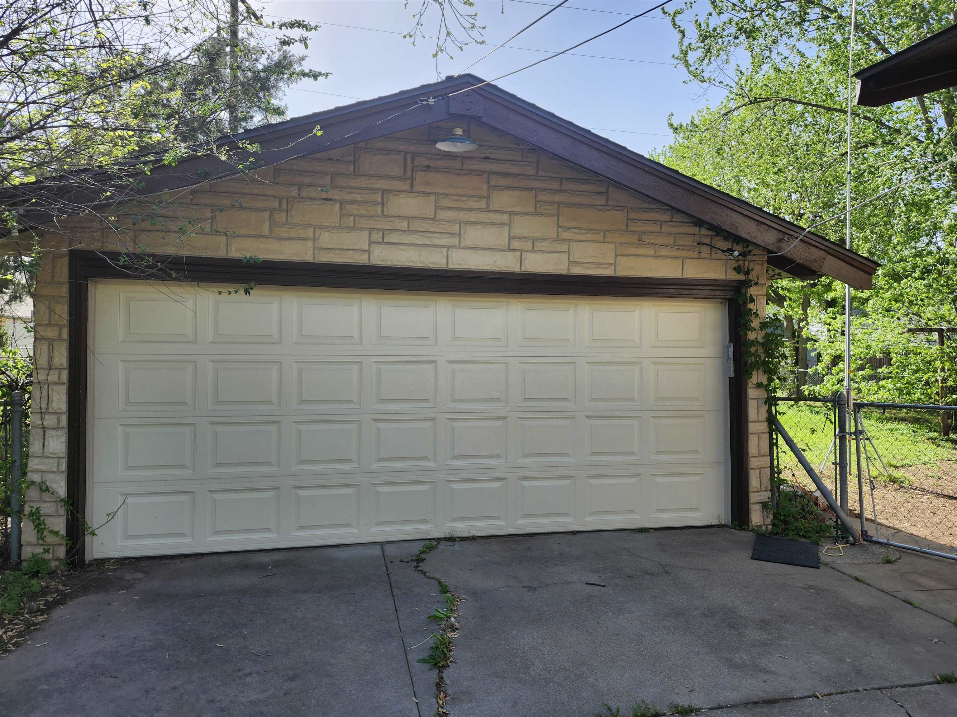 1323 N 2nd