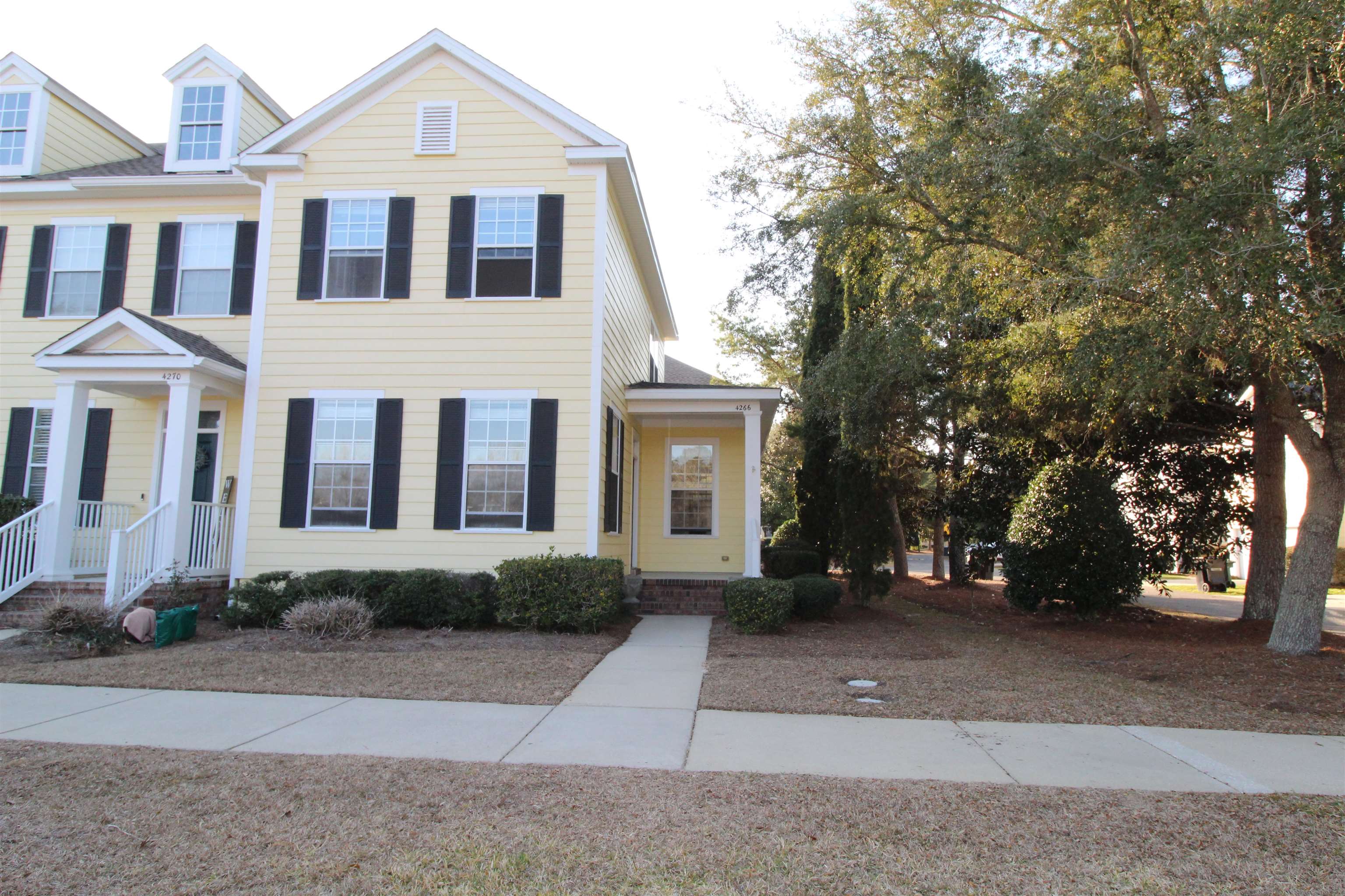 3/2.5 end unit townhome with a separate carriage house, sits on a corner lot. Within walking distance to neighborhood schools. Master is located downstairs. 2 car garage. Carriage house with separate entrance includes a kitchen and full bath. Great for rentals, home office or guest space.