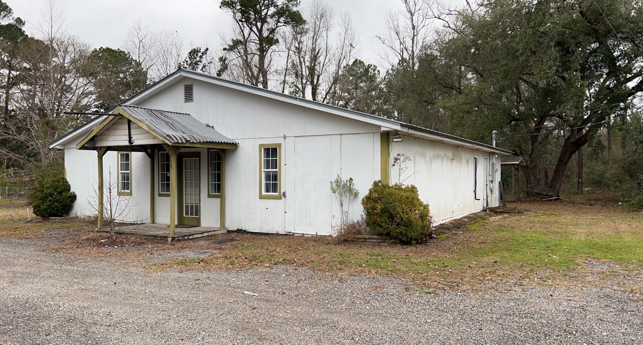 1.49 ACRES OF COMMERCIAL PROPERTY WITH ESTABLISHED BUSINESS BUILDING AND SMALL BUILDING BEHIND IT FOR STORAGE.  BUILDING IS CONCRETE BLOCK WITH TOTAL AREA BEING 1854 SQUARE FEET.  114 FEET OF HIGHWAY FRONTAGE (HWY 65).