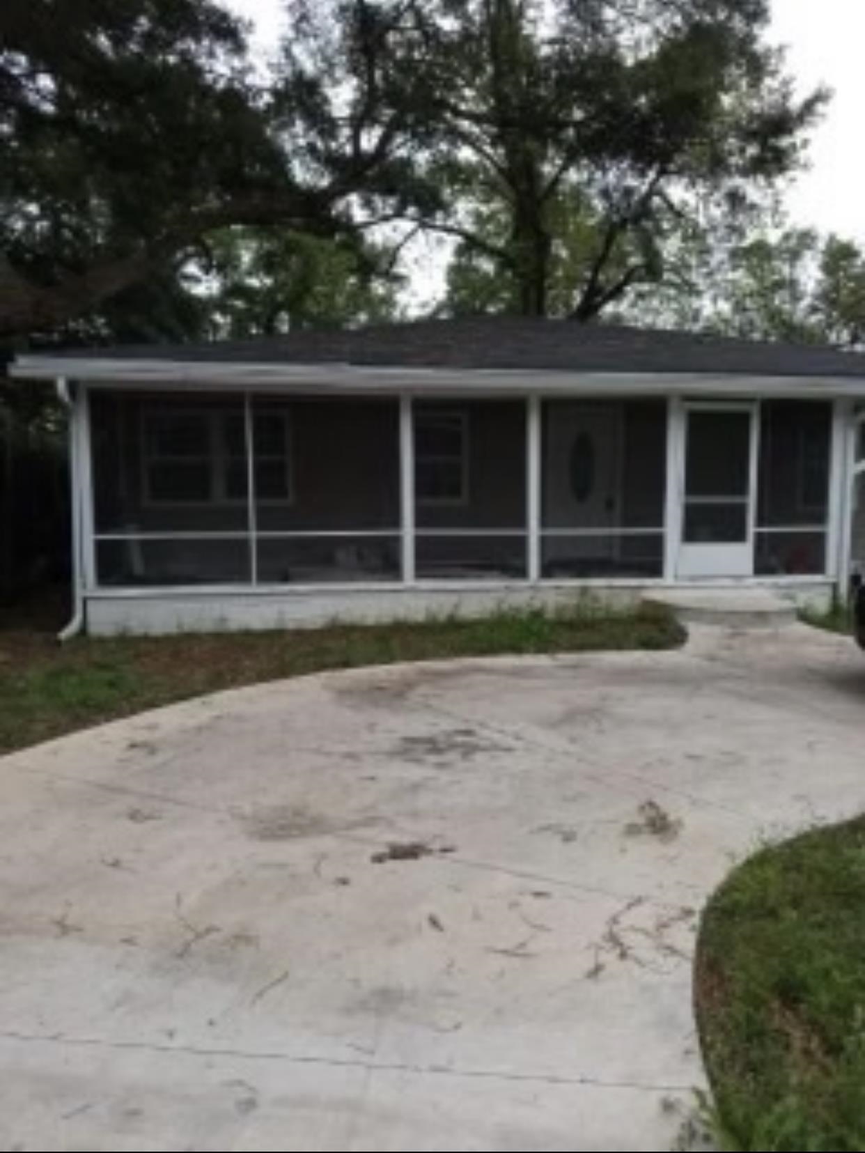 Great Investment opportunity. 1956 Home that requires a finishing touches. Partially renovated:  4 bed / 2 bath home within walking distance to FSU. The property's location is a stone's throw away Woodward Ave and everything FSU has to offer.   Vacant, Showing Time... Go and Show.
