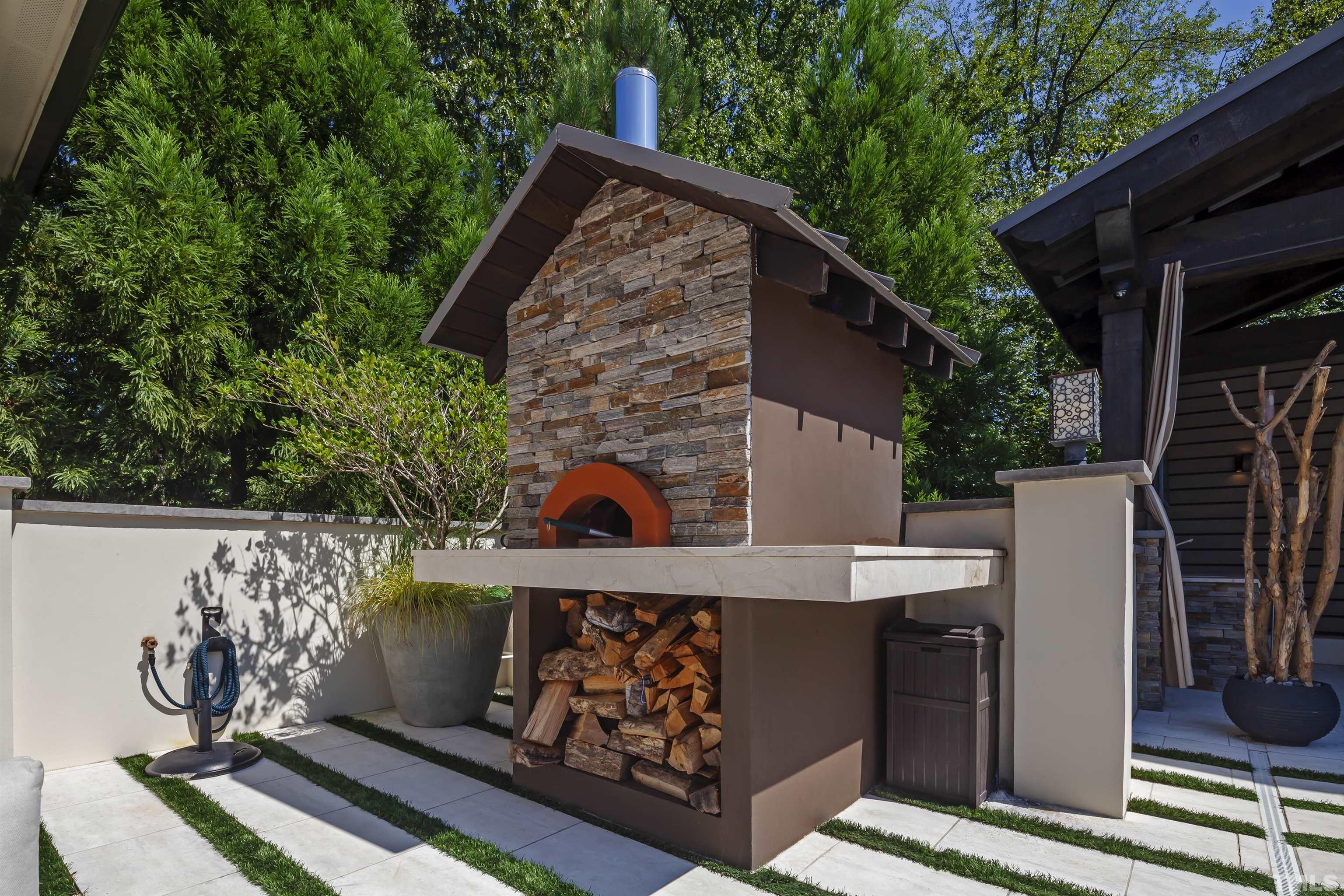 Poolside Wood Fired Pizza Oven