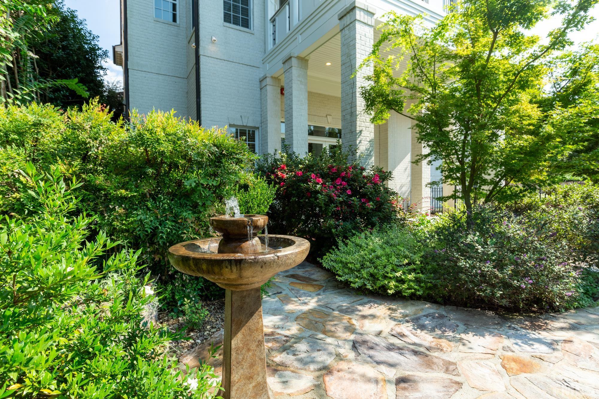 Courtyard/Garden/Fountain