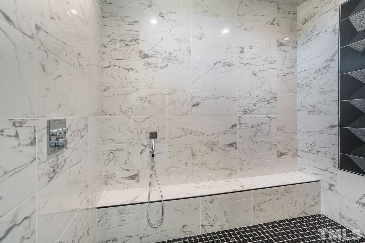 Owners Walk in Shower with Pressure Balanced Shower System