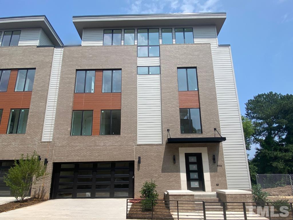 This photo shows the two completed Veranda units Phase 1, and expect a near carbon copy for Phase 2. Front elevation is on Manor Way with rooftop facing Downtown Durham and American Tobacco Trails.