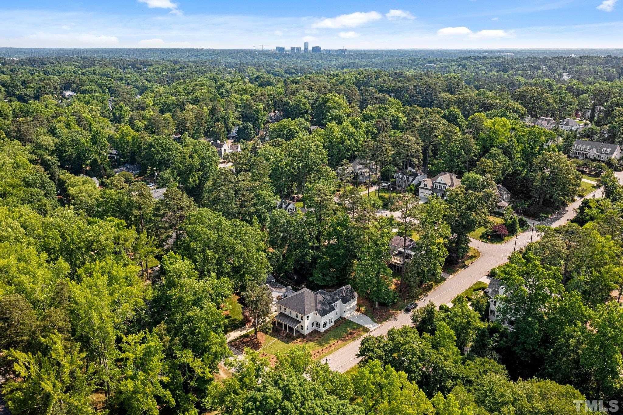 Great location in Sunset Hills, close to everything and minutes to downtown Raleigh.