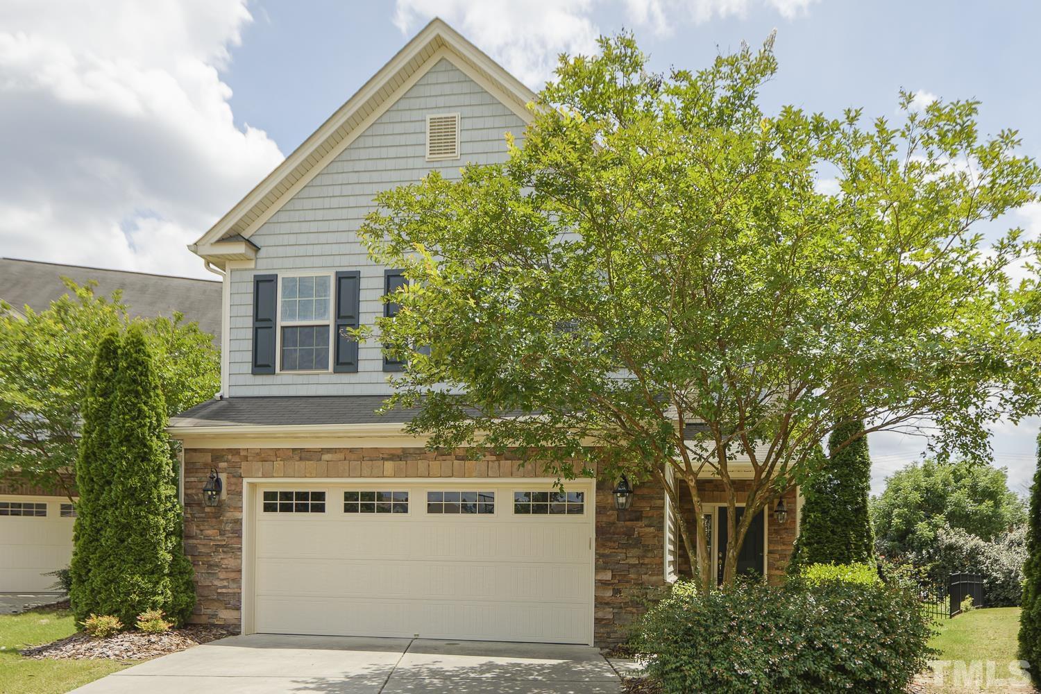 Move-in ready WEST CARY home. Many options with this floor plan. Large LOFT could be HOME OFFICE, GAME ROOM or HOME SCHOOL area. Gleaming HARDWOODS and fresh carpet!